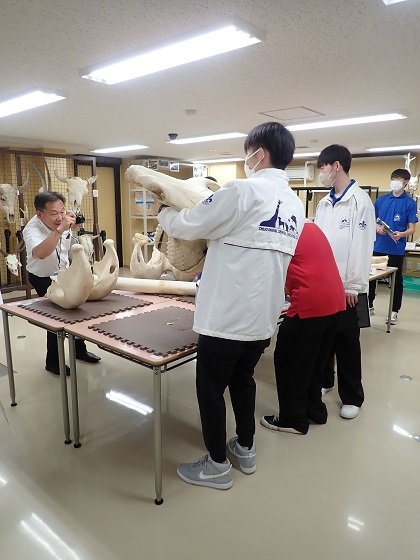 いのちの博物館に中央動物総合専門学校が来館