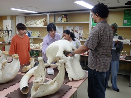 オハイオ州立大学の学生がいのち博物館来訪