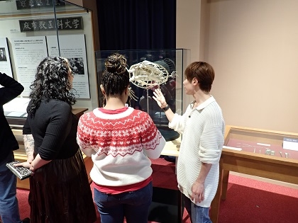北イリノイ大学学生がいのちの博物館に来館