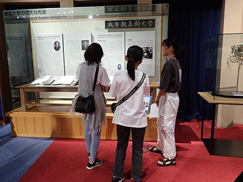 神奈川県警「麻布大学いのちの博物館親子見学会」