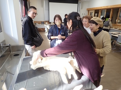 大阪・天王寺動物園イベント「手で見るいのち」