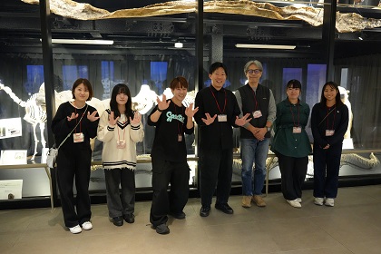 大阪・天王寺動物園で開催された「手で見るいのち」のイベントで当館解説サークル