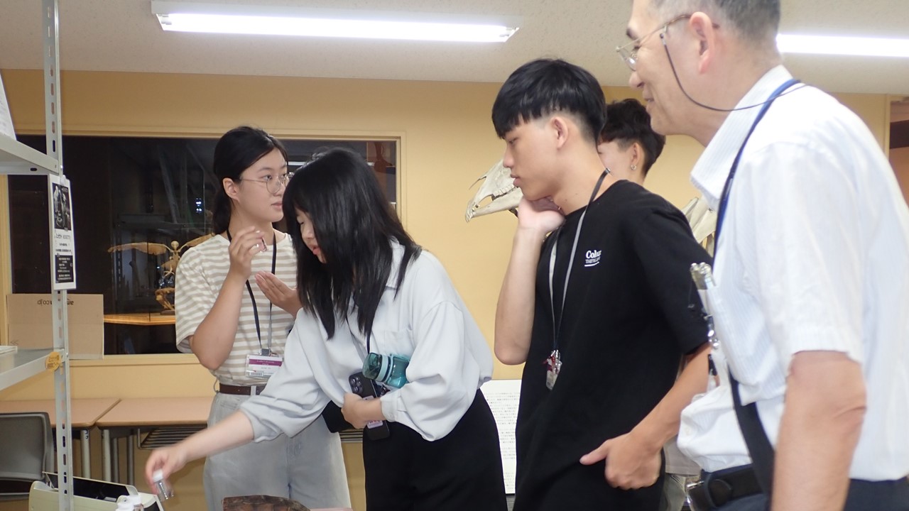中興大学と屏東科技大學の学生の皆様がご来館されました