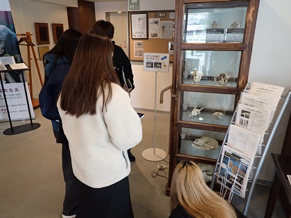 食品生命科学科がいのちの博物館で授業「生理学実習」