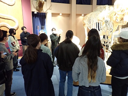 動物応用科学科2年次がいのちの博物館で授業